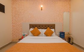 Hotel O Golden Nest Near Chhatrapati Shivaji International Airport